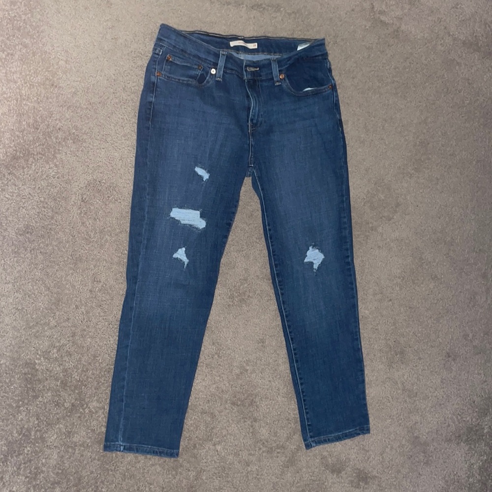 -Levi’s, W29 L27, medium wash